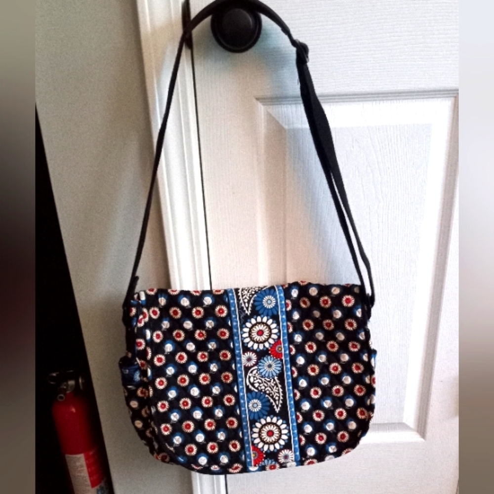 VERA BRADLEY MESSENGER BAG.       #2